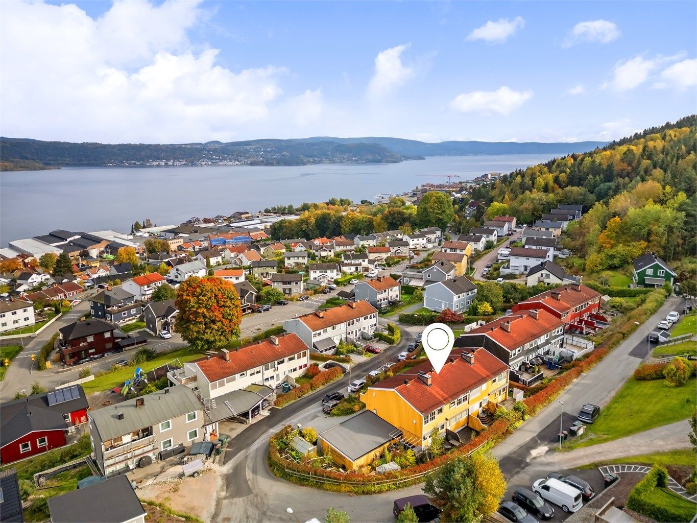 Beliggende i et attraktivt boligfelt i et barnevennlig nærmiljø