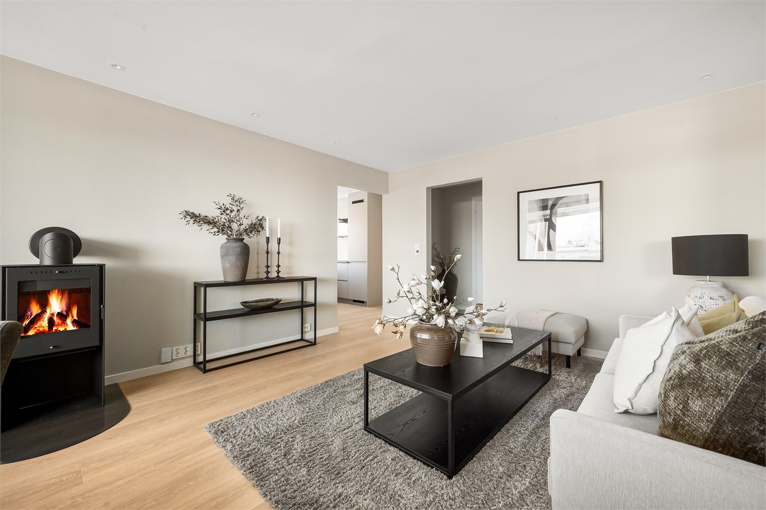 Gjennomgående gulvvarme i alle rom sørger for en jevn og behagelig temperatur.