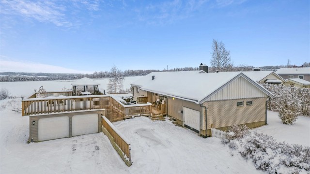 Velkommen til Ottar Landfalds veg 2. Stor og innholdsrik enebolig med sentral beliggenhet i Bekkelaget.