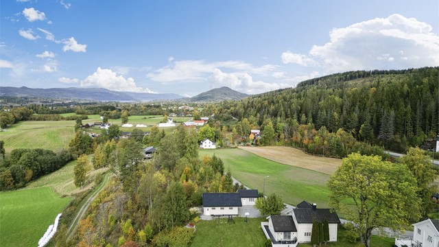 Fra eiendommen kan man se Ninabben som er et flott og populært turmål
