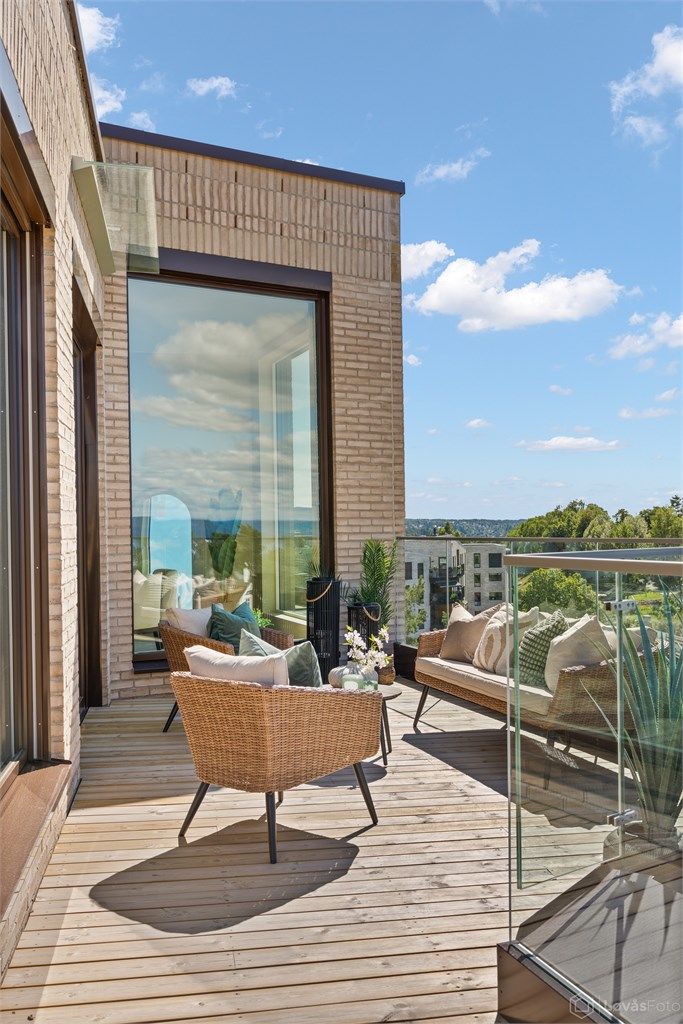 Vestvendt og solrik terrasse