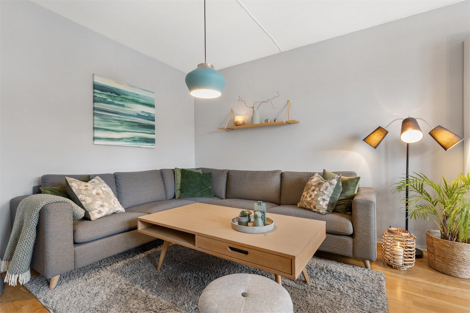 Her kan du møblere med sofa, salongbord og TV-seksjon.