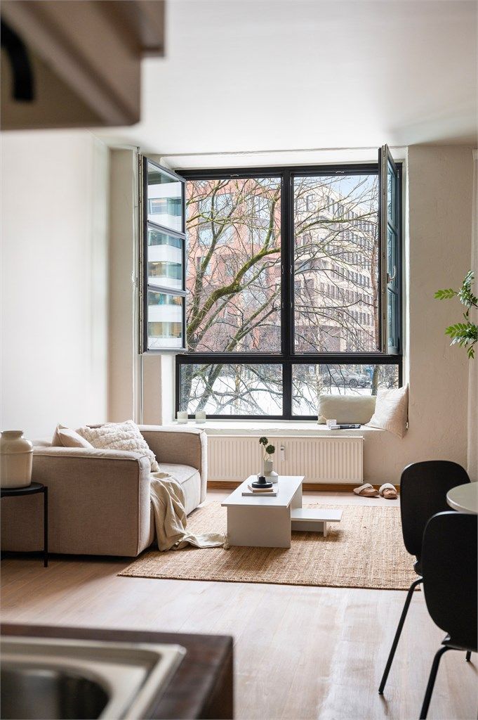 De store vinduene åpnes lett, og er perfekt for mer tilluft på varme sommerdager. 