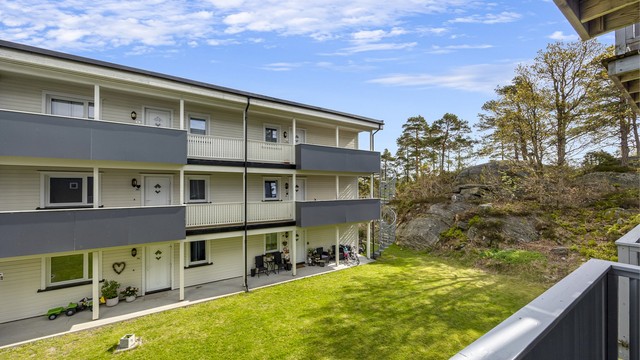 Nærhet til fine turområder og sjø. Området er barnevennlig med rolige omgivelser.