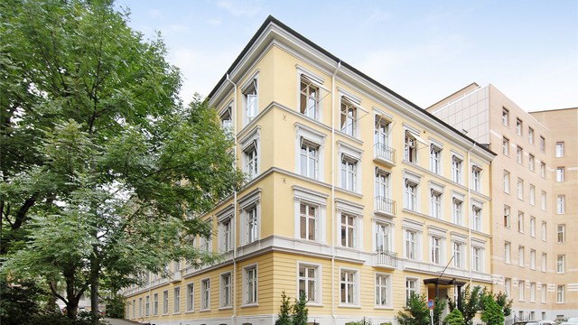 Gården har akkurat rehabilitert fasaden. Dette er et gammelt bilde.
