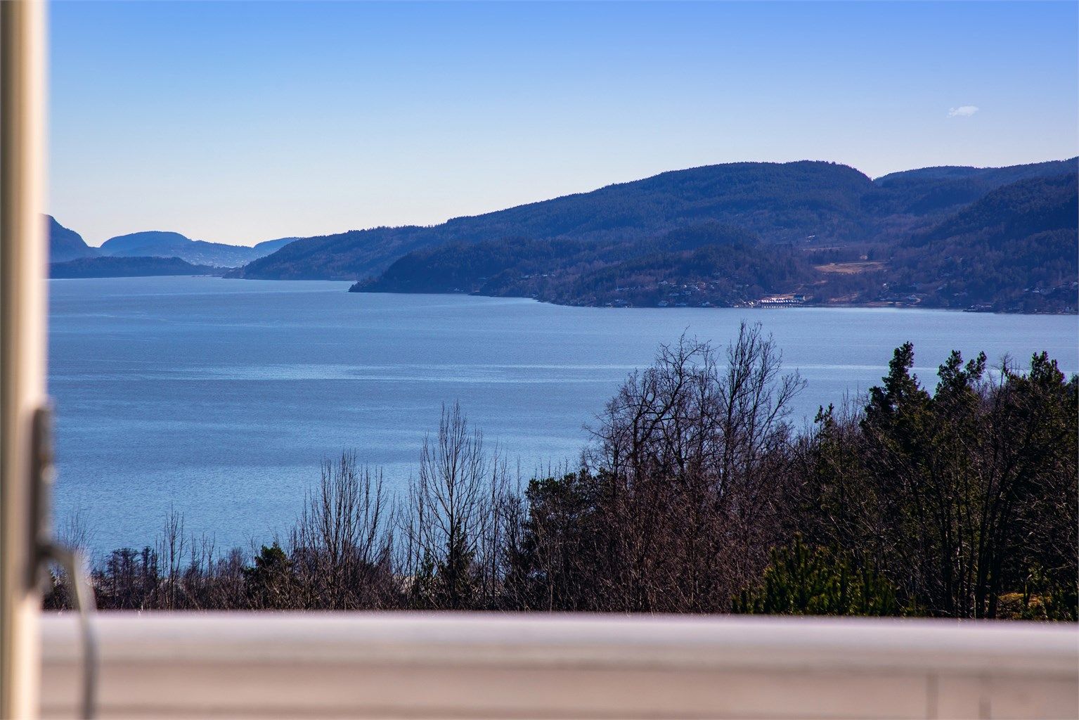 Balkongen byr på nok en nydelig utsikt til Drammensfjorden