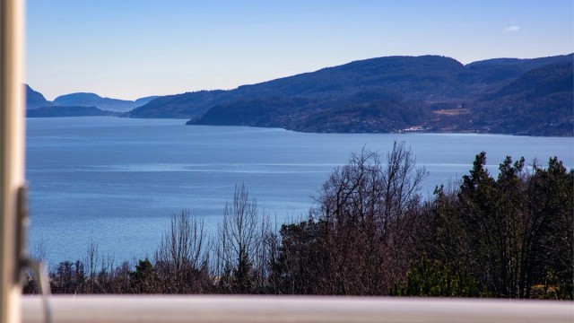 Balkongen byr på nok en nydelig utsikt til Drammensfjorden