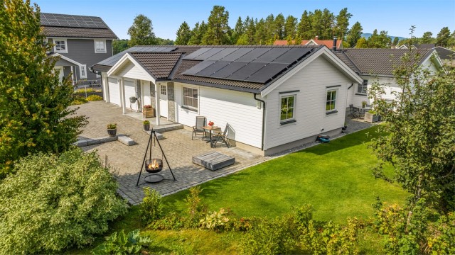 Eiendommen ligger i et etablert og barnevennlig boligområde.
