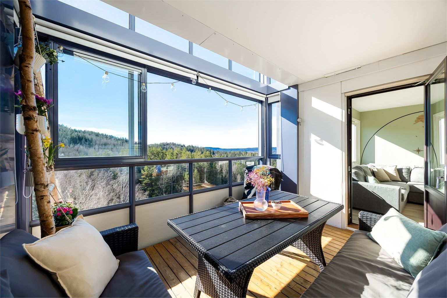 Velkommen til Grevlingvegen 1! - Presentert av Sara Marie Zachariassen Østbye v/ Eiendomsmegler Krogsveen. Foto: Marit Andersen.