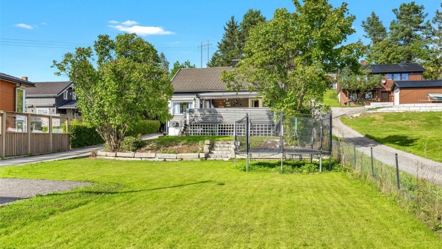 Eiendomsmegler Krogsveen v/ Andreas Christophersen ønsker velkommen til Nerdrumveien 49