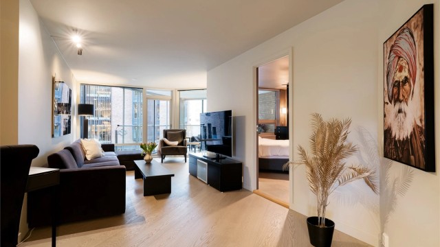 Velkommen til Karenslyst allé 3 A! En romslig, lys og gjennomgående 3-roms selveier i 4. etasje med attraktiv beliggenhet på populære Skøyen.