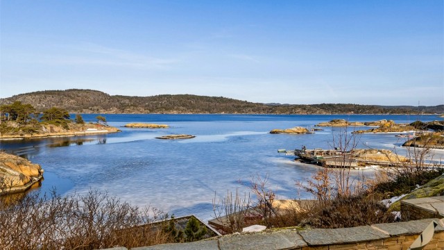 Fra terrassen er det fantastisk utsikt.