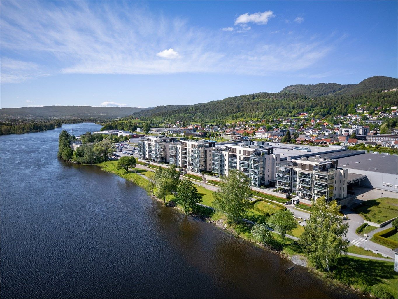 Ca. 10 min å gå til flotte turmuligheter langs Drammenselva