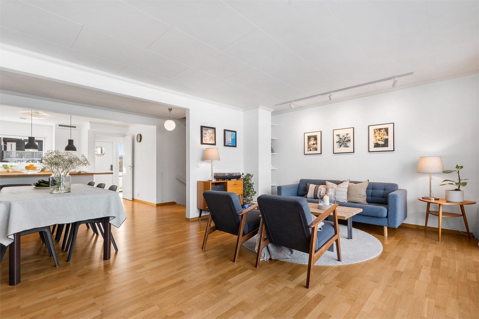 Velkommen til Sjøvollbukta 2B, presentert av Terje Tveit i Krogsveen. Foto: Trond Reder.