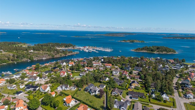 Herfra kan man nyte den flotte skjærgården og alt Færder nasjonalpark har å by på, enten det er kajakkpadling mellom holmer og skjær, herlige båtturer og fine seil forhold, eller fotturer langs kyststiene.