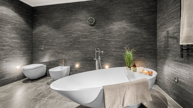 Badet har en gjennomført og stilren utforming.