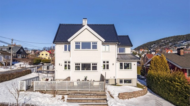 Velkommen til Grefsen Allé 11, en påkostet og svært innholdsrik villa med tilbaketrukket beliggenhet på Grefsen. Foto: Hanne Bruland