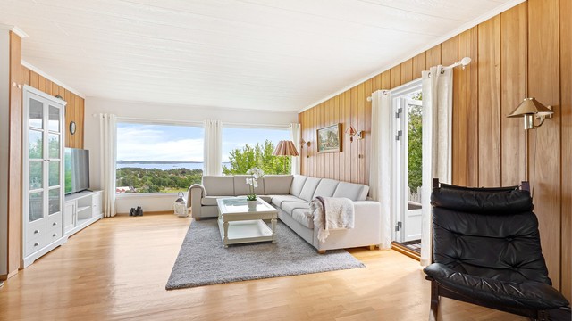 I stua er det god plass til flere møbleringsmuligheter og sittegrupper.