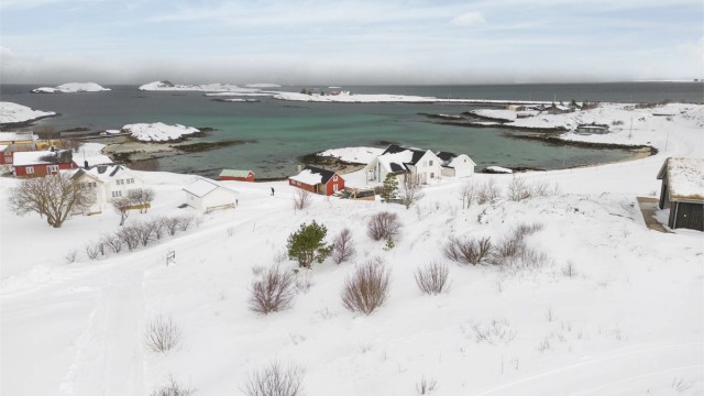 Velkommen til Nordomveien 40 - og denne idylliske hyttetomta i naturskjønne omgivelser på Kråkvåg.