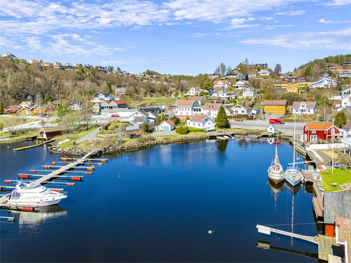 Eiendommen ligger sentralt i Songe/Enghaven, et rolig og veletablert boligområde.