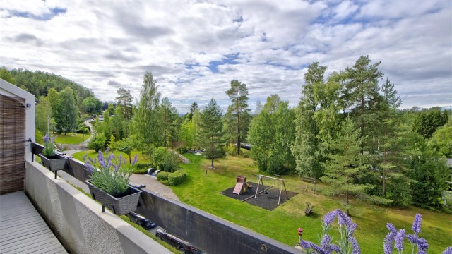 Balkong - gode solforhold med flott utsyn og lite innsyn