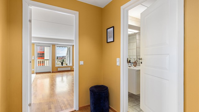 Gang med tilgang til både soverom og bad