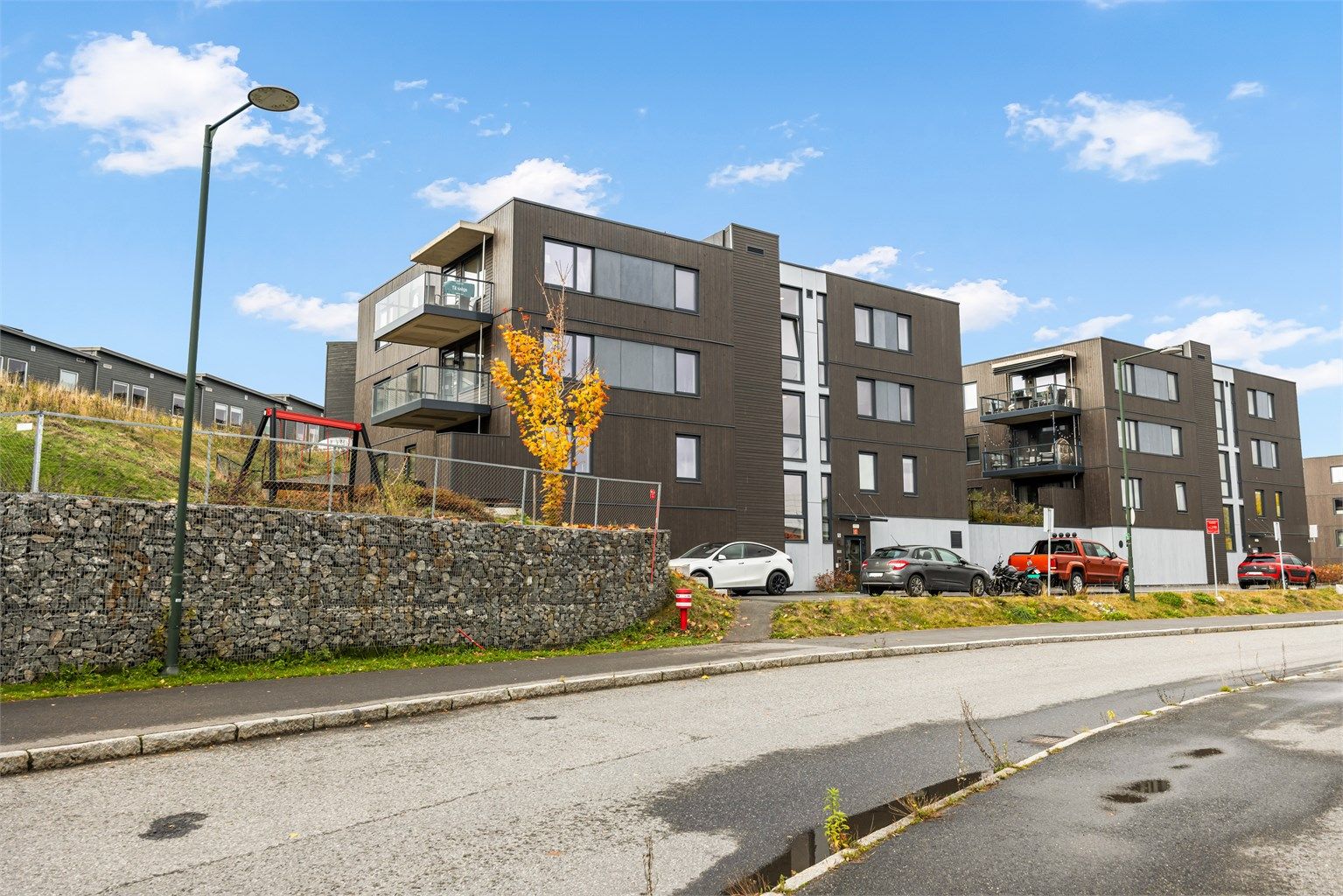 Kieller Terrasse 4 består av moderne boligblokker med opparbeidede fellesområder.