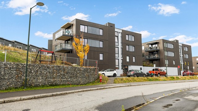Kieller Terrasse 4 består av moderne boligblokker med opparbeidede fellesområder.