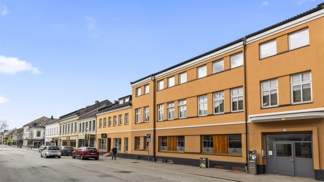 Sentral beliggenhet midt i Kvadraturen med kort avstand til alle byens fasiliteter, aktiviteter og tilbud