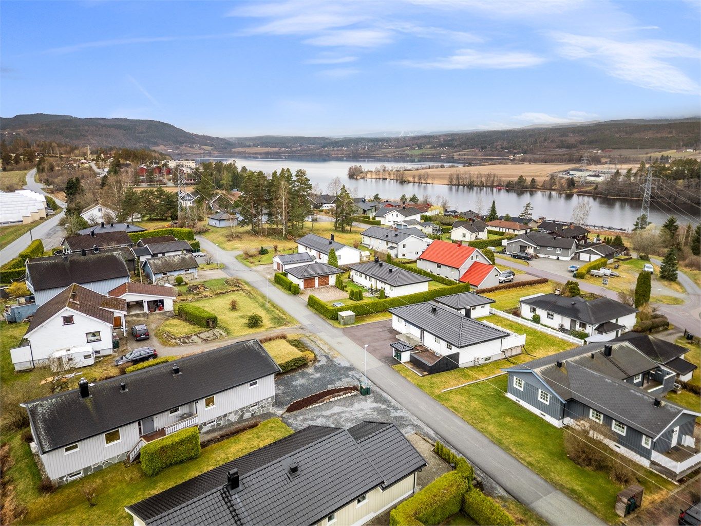 Pent oppusset enebolig med praktisk planløsning med alt på en flate