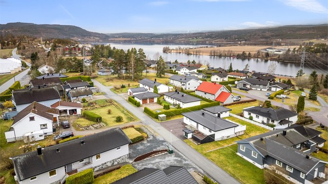 Pent oppusset enebolig med praktisk planløsning med alt på en flate