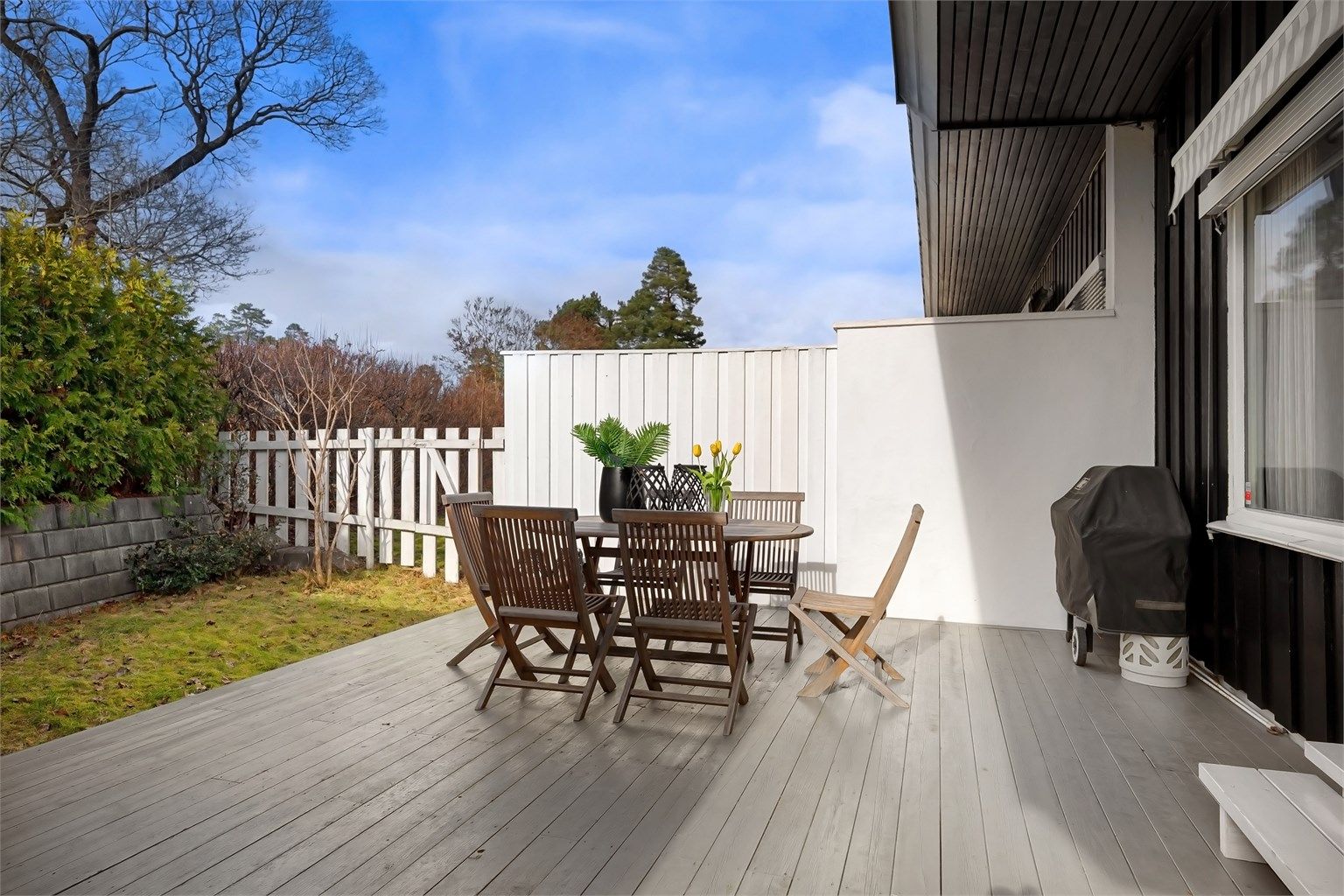 Flott enderekkehus over 2 plan med helt nydelig beliggenhet på nedre Høvik