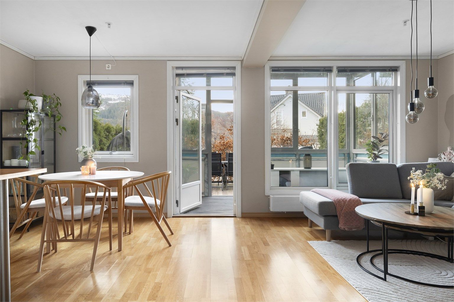 Nybøbakken 21E presenteres av Krogsveen v/eiendomsmegler Robert T. Iversen (Foto Diakrit)