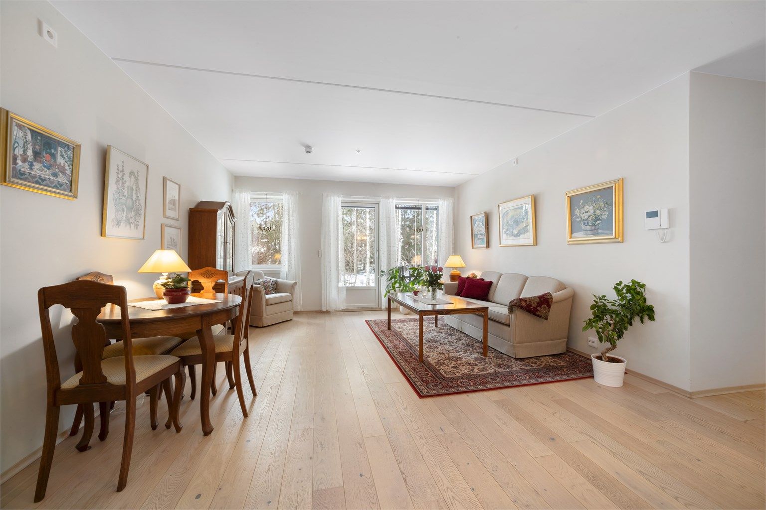 Lys og innbydende 3-roms fra 2019 med praktisk planløsning 