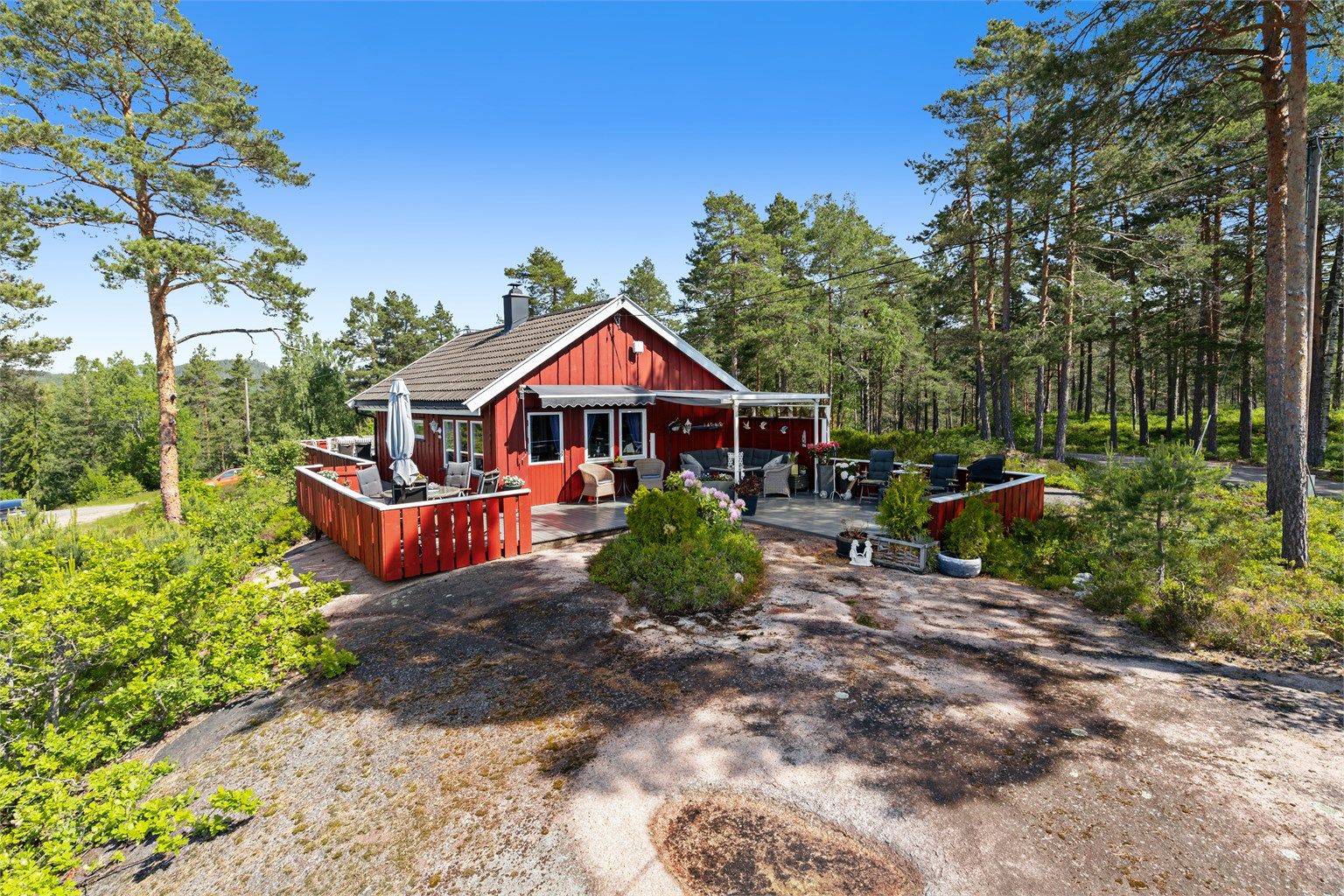 Denne hytta ligger fint til på populære Flatåsen II - som er et etablert hyttefelt utviklet fra 1990-tallet