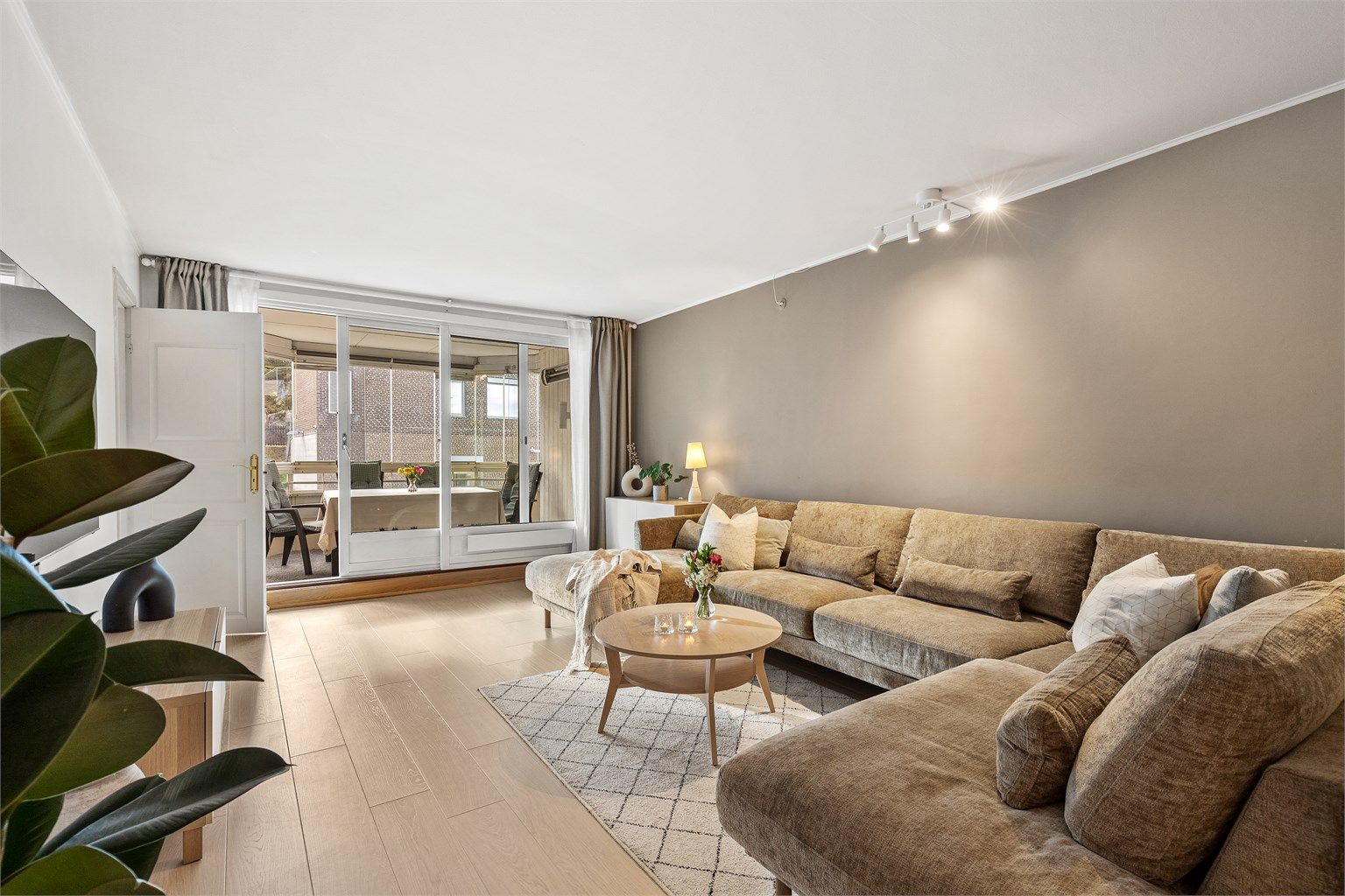 Robin Lauritzen v/ Krogsveen Eiendomsmegling har gleden av å presentere Henrik Sørensens vei 42!