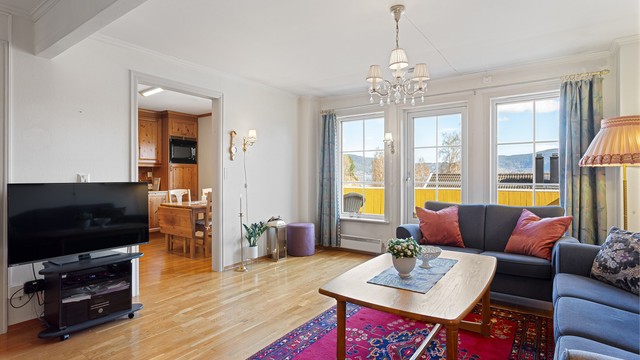 Fra stuen er det utgang til terrassen.