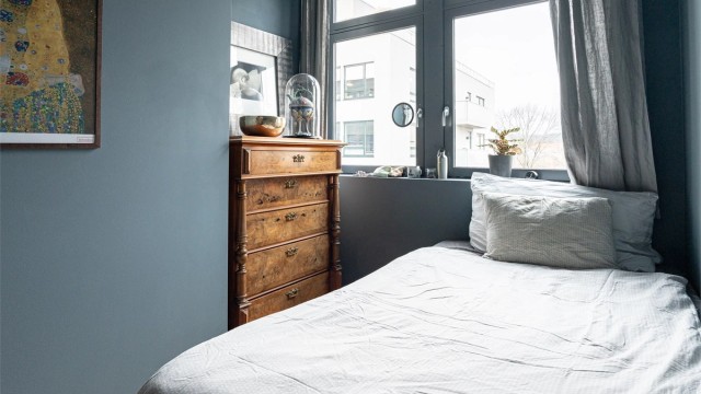 Soverom nr. 2 har også god plass til seng, nattbord og garderobeskap.