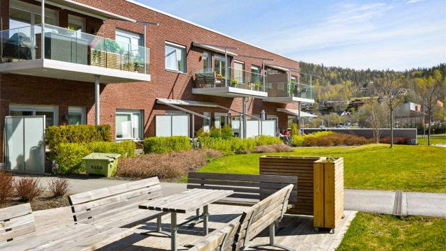 Leiligheten har en flott beliggenhet i naturskjønne og rolige omgivelser på Bærums Verk