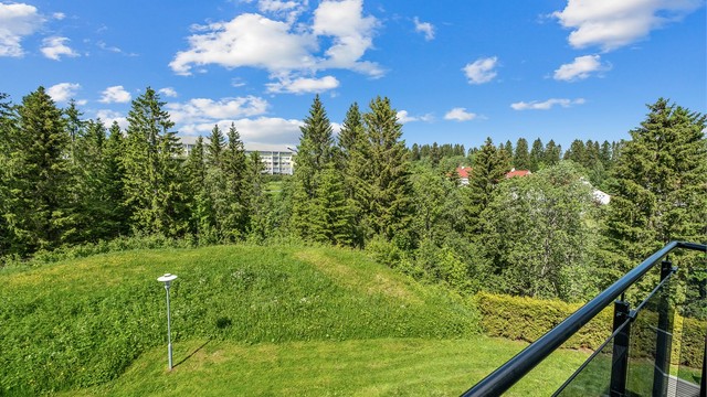 Her bor man med kort vei til en rekke servicetilbud, gode kollektivmuligheter og fantastiske turområder.