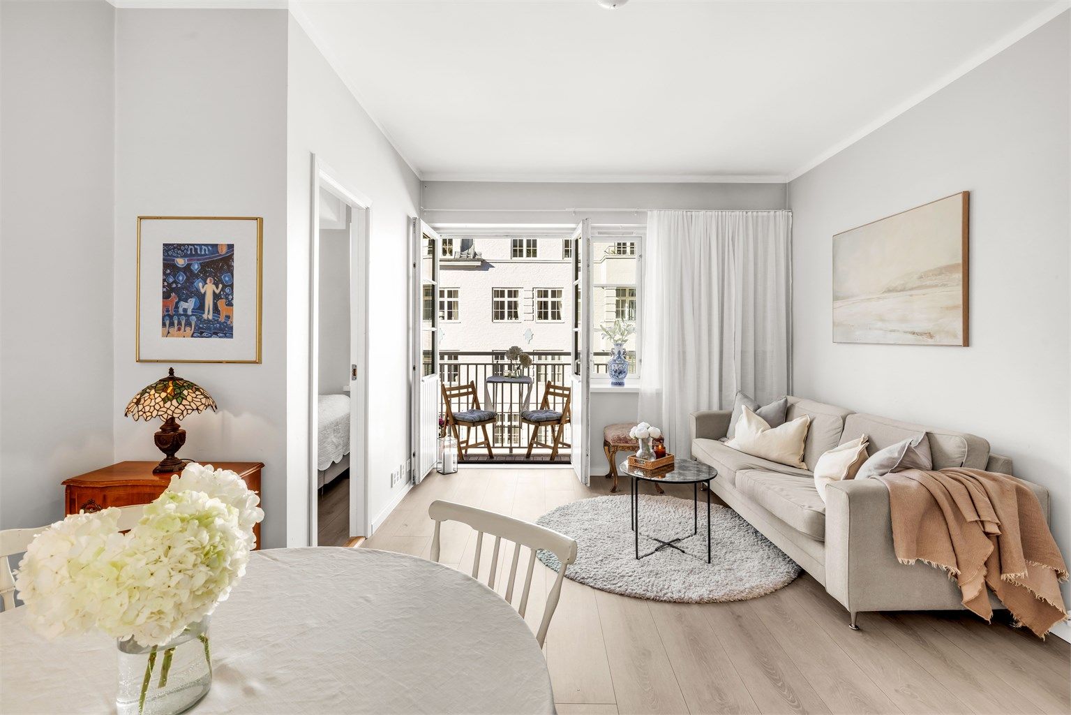 Dette er en leilighet for deg som ønsker en stille og tilbaketrukket beliggenhet, samtidig som du har umiddelbar nærhet til alt Frogner har å by på. Foto: Solbergstudio.