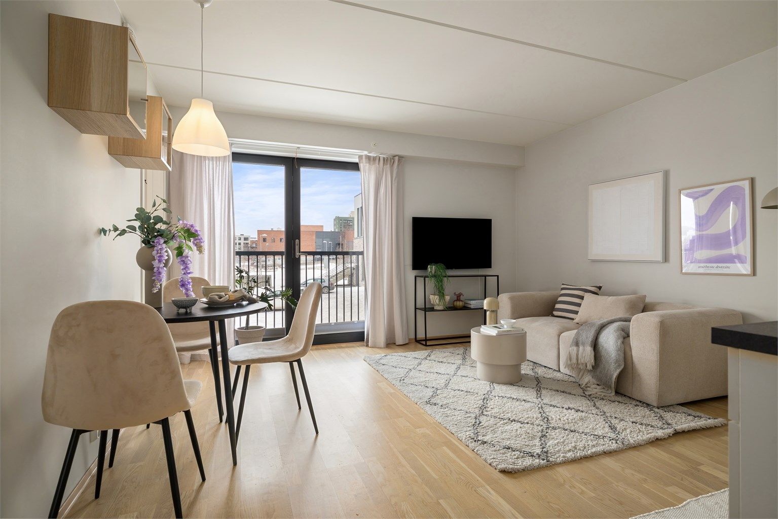 Krogsveen ved Remi Bangsund har gleden av å presentere Lunden 39B!  En flott 2-roms selveierleilighet fra 2019, beliggende i et populært boligområde i vekst.