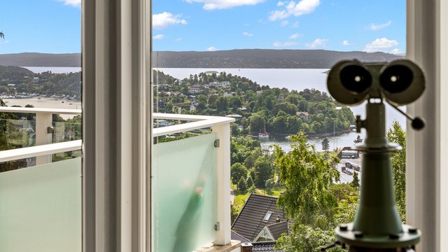 Huset er tegnet slik at man kan nyte utsikten fra de fleste rom og alle etasjer