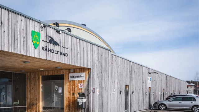 Kort avstand fra boligen finne rdu Råholt bad og Råhold hallen i tilknytning til Råholt ungdomsskole.