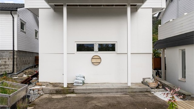 Fasade av garasje syd sett fra terrasse
(balkong ikke godkjent)