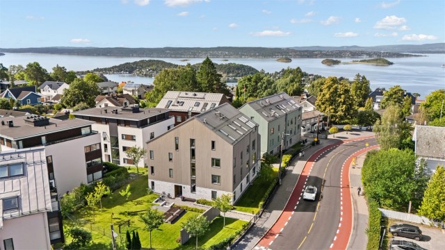 Leiligheten ligger høyt og fritt til i Kongsveien.