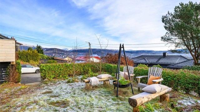 Nydelig utsikt over Nordåsvannet, Hopsneset, Paradis, Totlandsfjellet, Ulriken og nærområdene