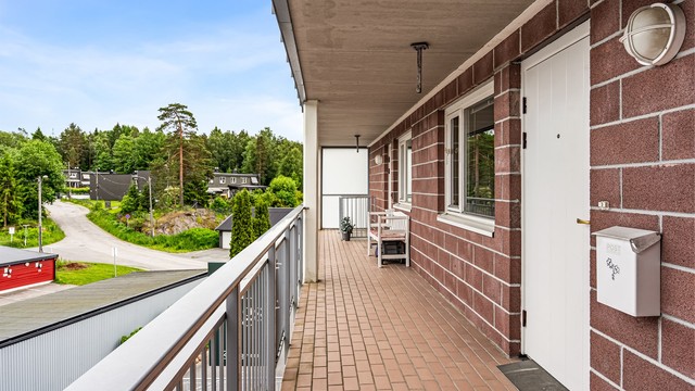Heis fra leilighetsplan til garasjeanlegg og bakkeplan.