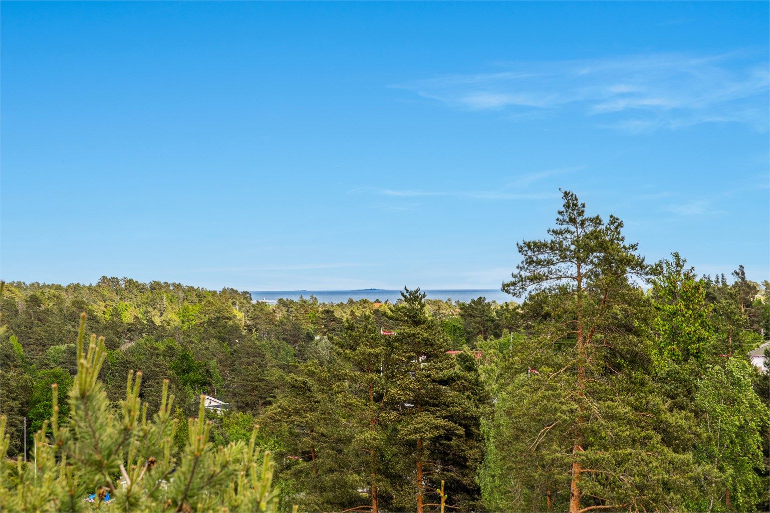 Utsikt mot havet og horisonten.