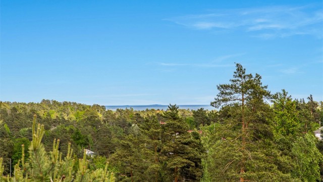 Utsikt mot havet og horisonten.
